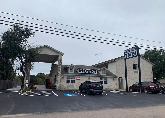 Cedar Creek Inn