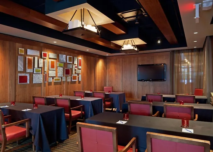 Hotel Indigo Boston - Newton Riverside
