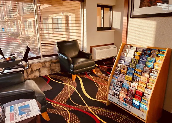 Super 8 By Wyndham Lawrence Ku