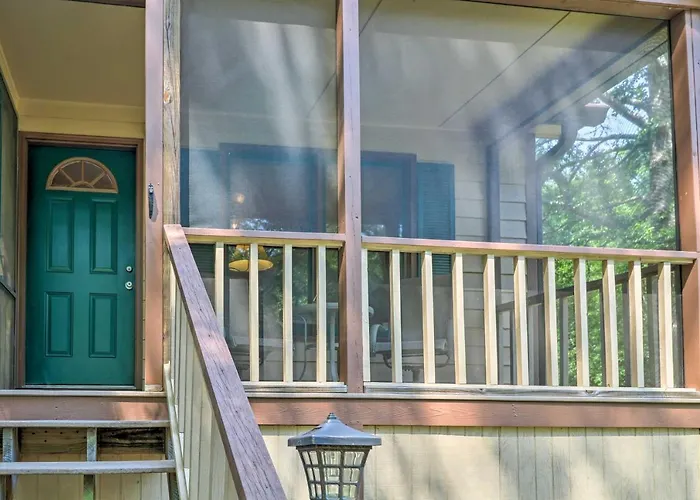 Cozy Pine Mountain Cabin W/ Screened Porch & Yard!