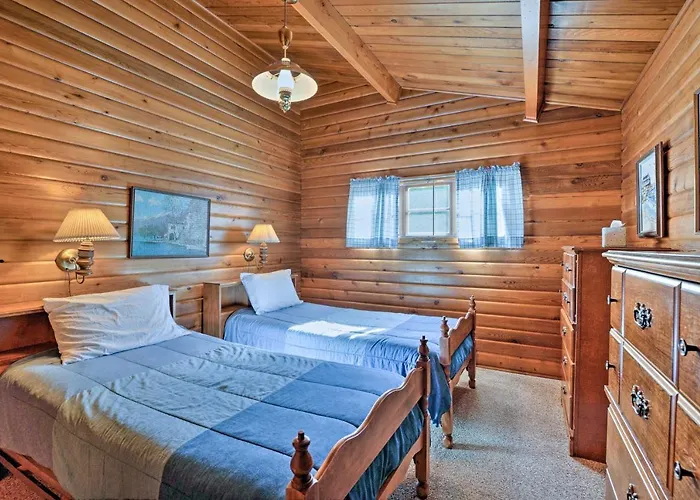Waterfront Manson Cabin On Lake Chelan W/ Deck!