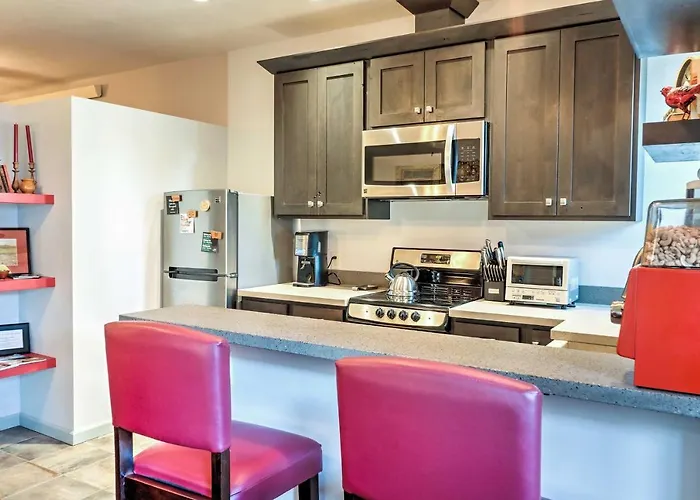 Walkable Studio Apartment In Downtown Livingston!