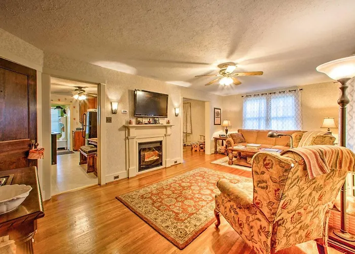 Whimsical Lancaster Home - 4 Mi To Sight & Sound