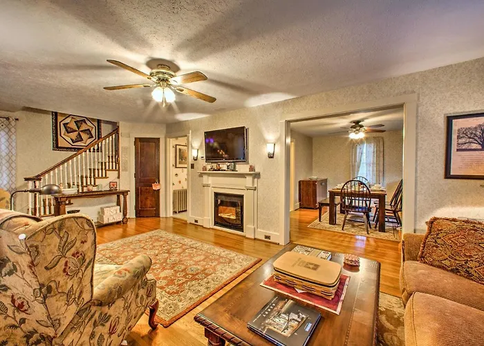 Whimsical Lancaster Home - 4 Mi To Sight & Sound