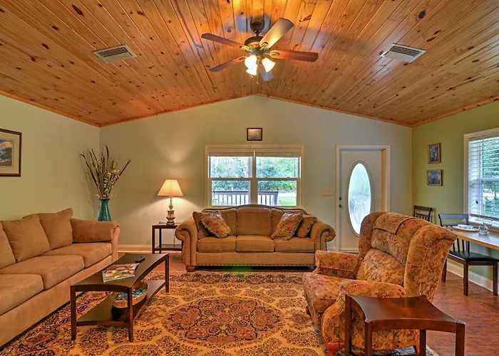 Crystal River Cottage On 1 Acre W/ Deck & Porch!
