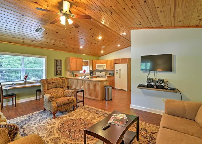 Crystal River Cottage On 1 Acre W/ Deck & Porch!