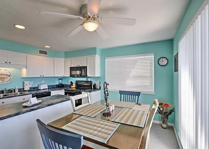 Beachfront Cedar Key Condo W/ Pool, Spa & Views!