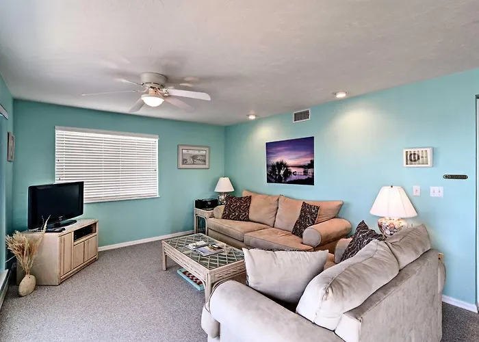Beachfront Cedar Key Condo W/ Pool, Spa & Views!