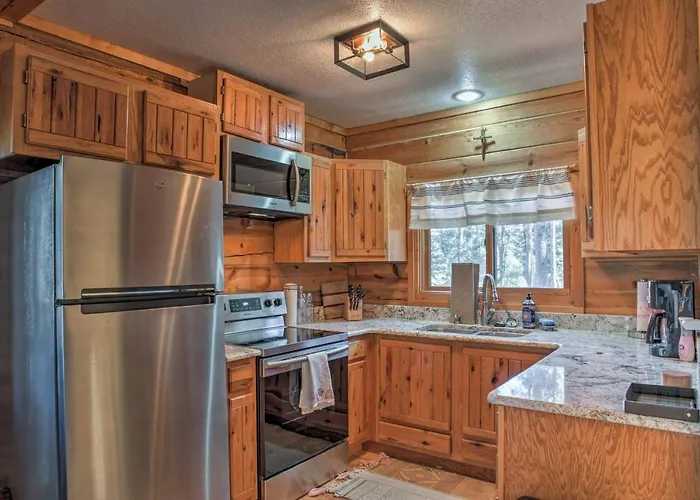 Ruidoso Log Cabin Retreat - Peaceful & Convenient