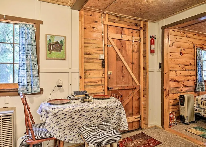 Rustic Hayward Cabin With Spider Lake Access!
