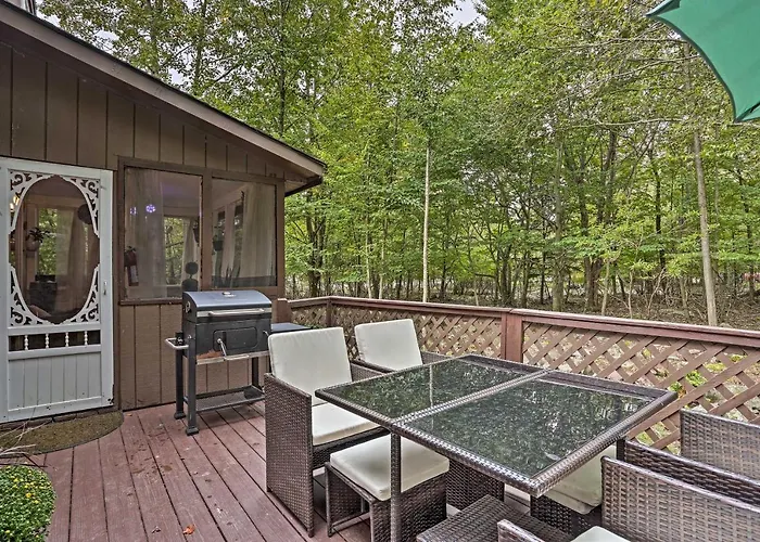 15 Mi To Camelback Ski Resort: Home W/ Deck!