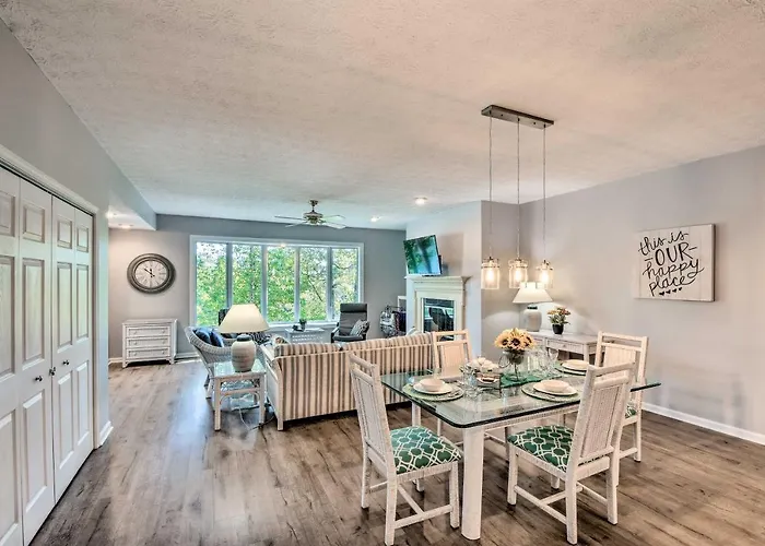 Views, Pools & Marina: Lake Keowee Condo!