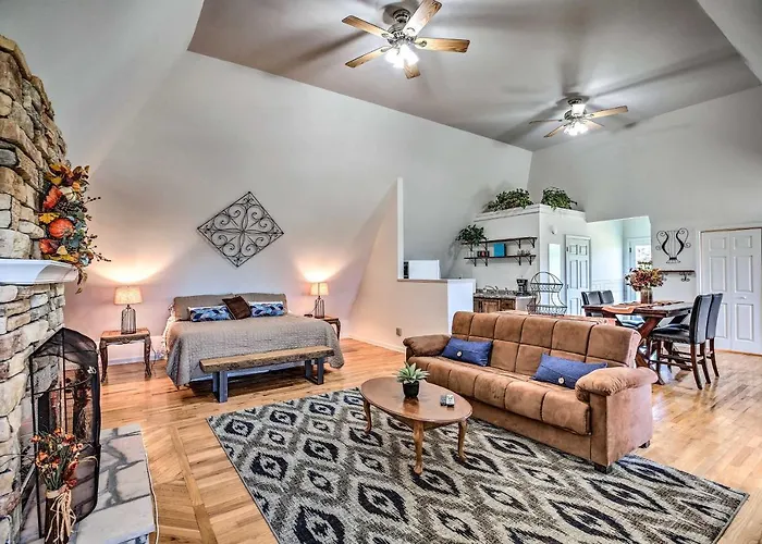 Lake Allatoona Area Studio W/ Pool And Views!