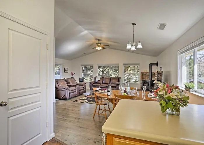 Centrally Located Mt Shasta Home W/ Deck!