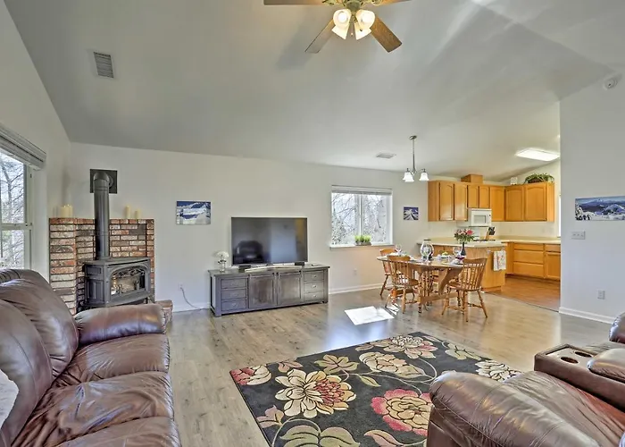 Centrally Located Mt Shasta Home W/ Deck!