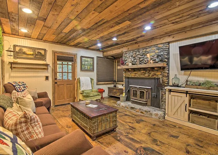 Tubes & Outdoor Games: North Georgia Mtn Retreat