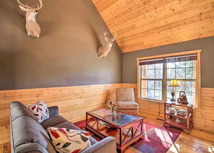 Close To Vineyards: Updated New Haven Retreat!