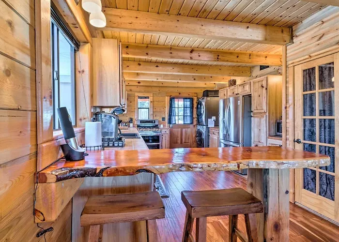 Pet-Friendly Cloudcroft Cabin: Walk To Shop, Food