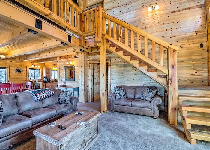 Pet-Friendly Cloudcroft Cabin: Walk To Shop, Food