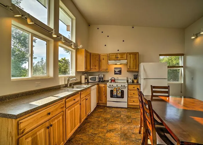 Secluded Getaway W/ Deck, Steps To Fritz Creek!