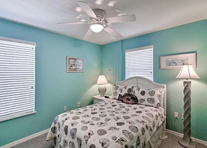 Beachfront Cedar Key Condo W/ Pool, Spa & Views!