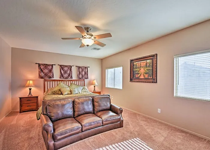 Heated Pool, Fire Pit & Game Room: Surprise Home