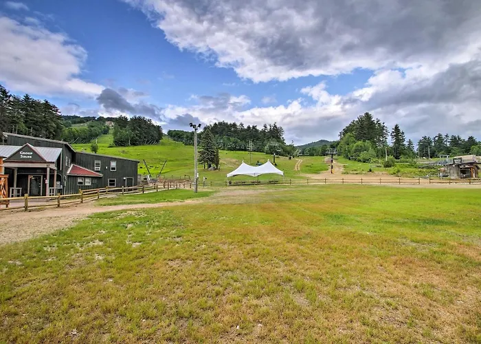 Timber Home: Walk To Slopes & N Conway Shops!