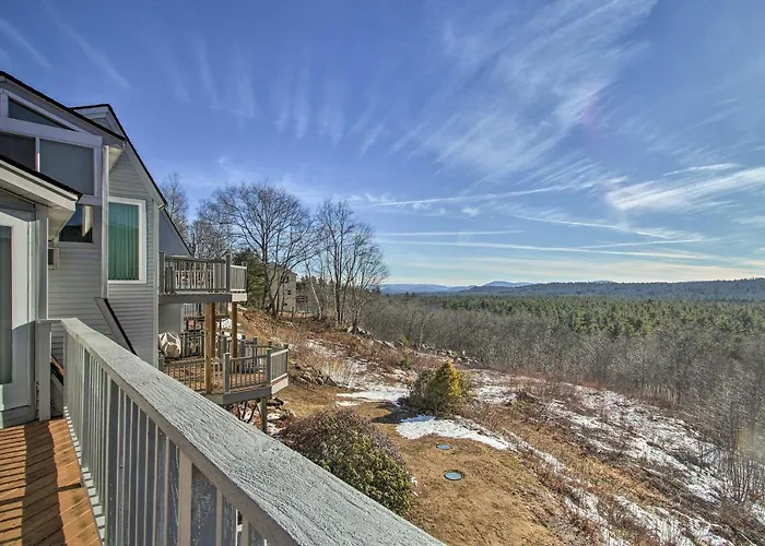 Hot Tub & Moat Mtn Views: North Conway Townhouse
