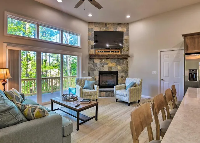 Covered Deck, Grill & Game Room: Gilford House!
