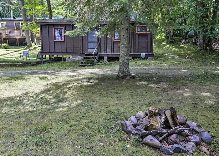 Rustic Hayward Cabin With Spider Lake Access!