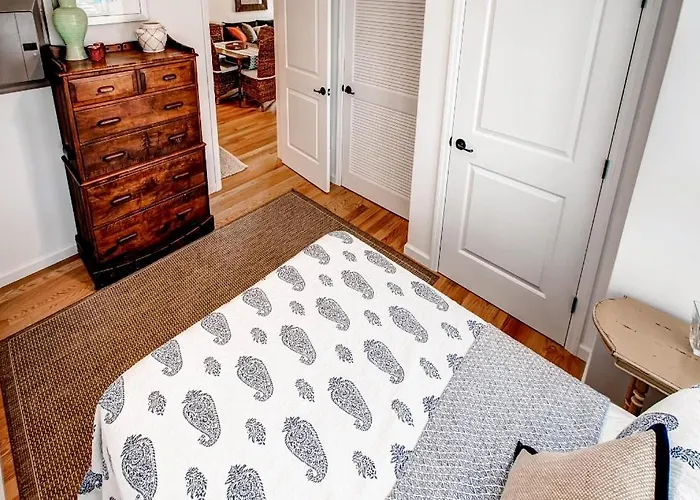 Recently Renovated Lbi Apt W/ Deck On Beach Block!
