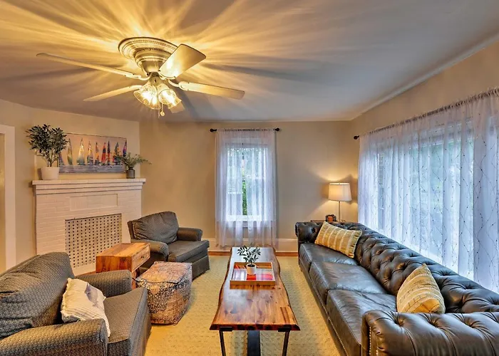 New Bern Home W/ Yard, Grill + Walkable Location