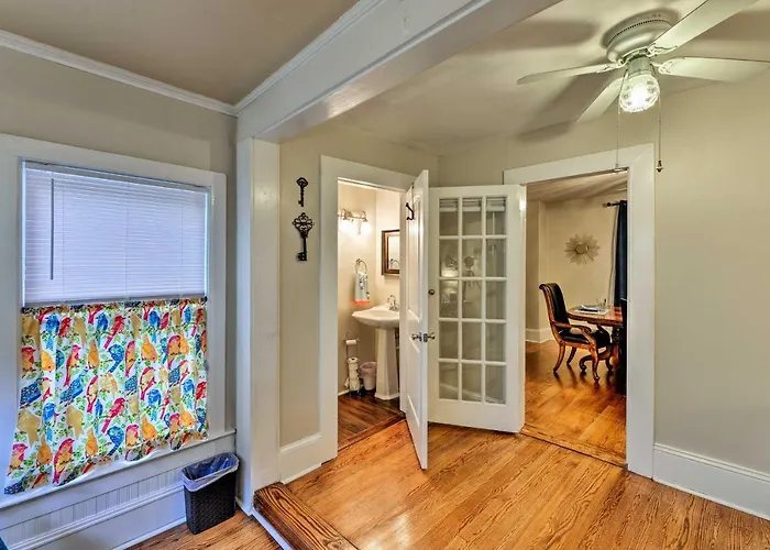 New Bern Home W/ Yard, Grill + Walkable Location
