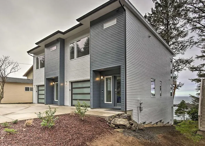 Depoe Bay Townhome W/ Deck & Stunning Ocean Views!