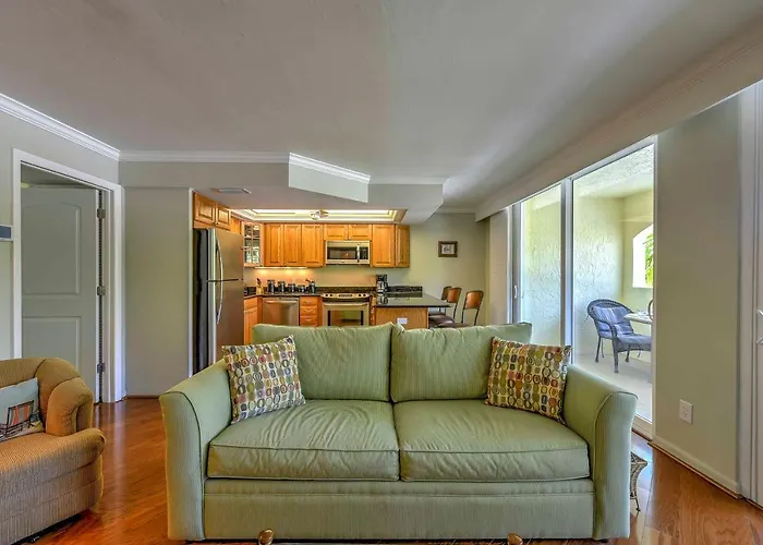 Marco Island Condo W/ Patio: Steps To Beach Access