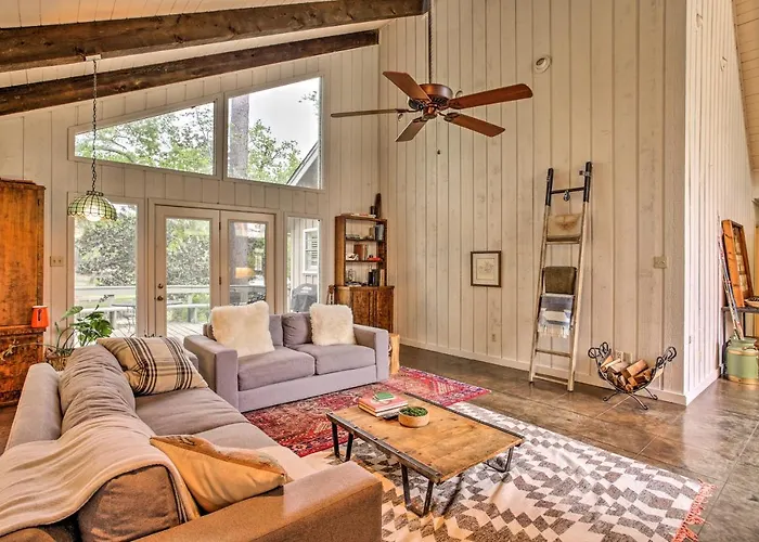 Pet-Friendly Lake Athens Home W/ Fireplace!