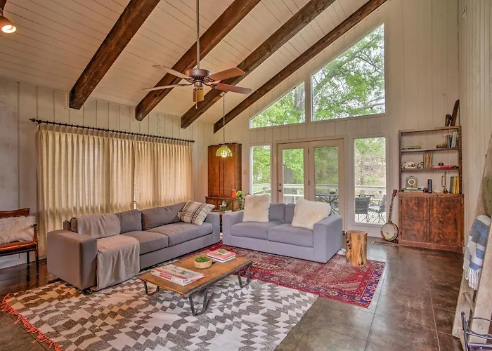 Pet-Friendly Lake Athens Home W/ Fireplace!