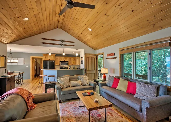Cabin W/ Fireplace & Mountain Views: 5 Mi To Boone