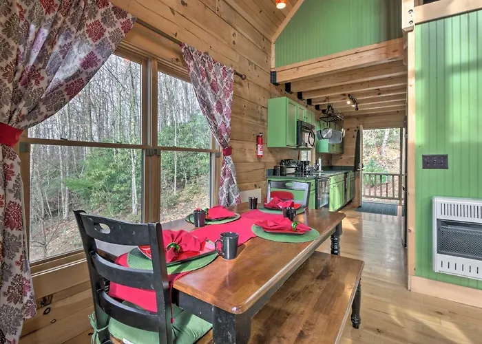 All-Season Base W/ Scenic Views In Beech Mountain!