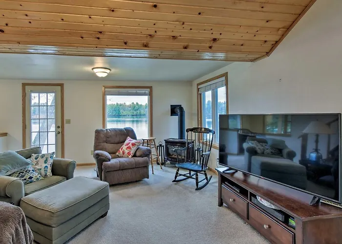 Lakefront Home W/ Seasonal Dock - 2 Mi To Skiing!