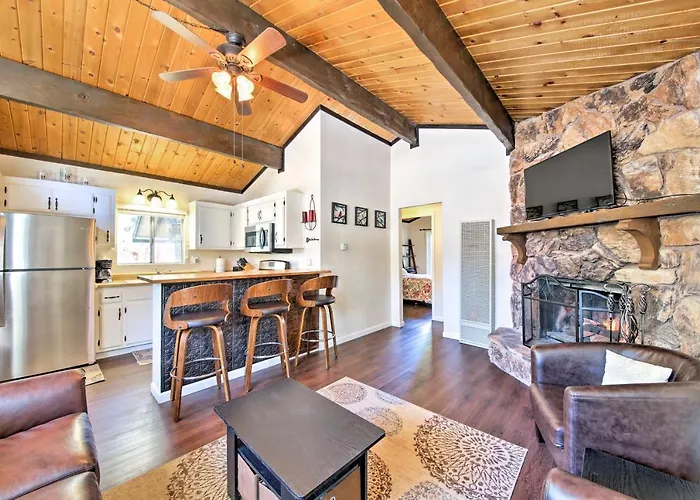 Cozy Cabin W/ Deck & Fireplace In Big Bear!