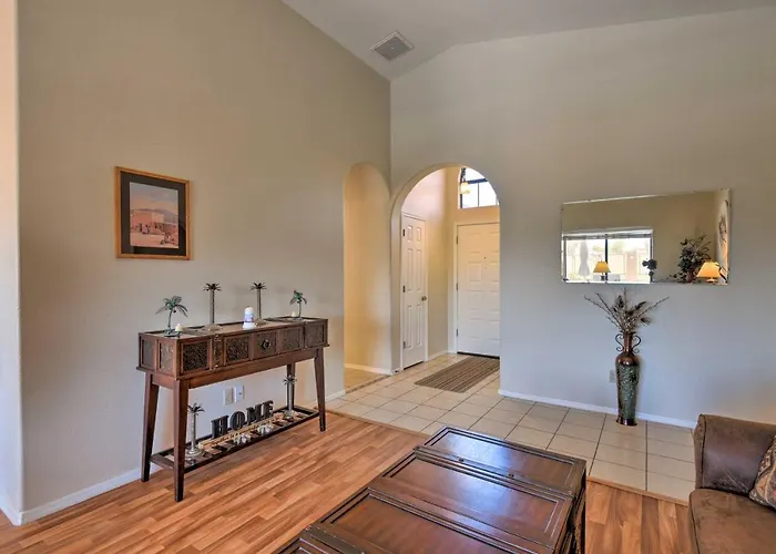 Walk To Nfl Games: Glendale Home Near Golf