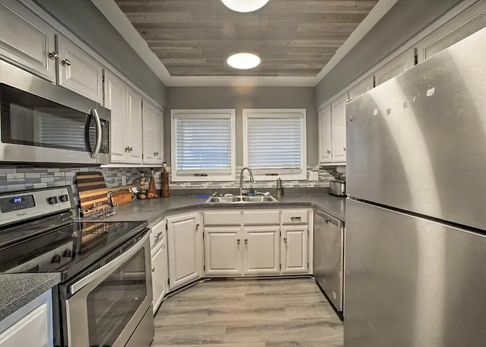 Lakefront & Trailside Escape W/ Private Dock +Deck
