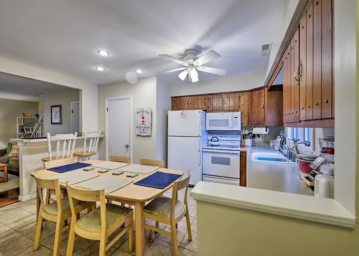 Family-Friendly Wildwood Townhome ~ 3 Mi To Beach