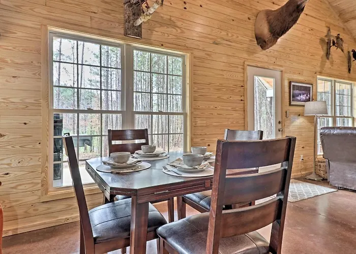 Peaceful Family Cabin On 10 Acres W/ Game Room!