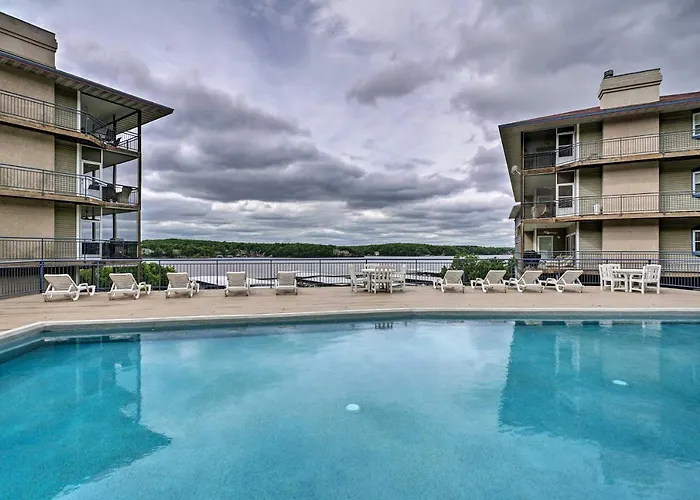 Pool Access + Private Deck: Lake Ozark Retreat