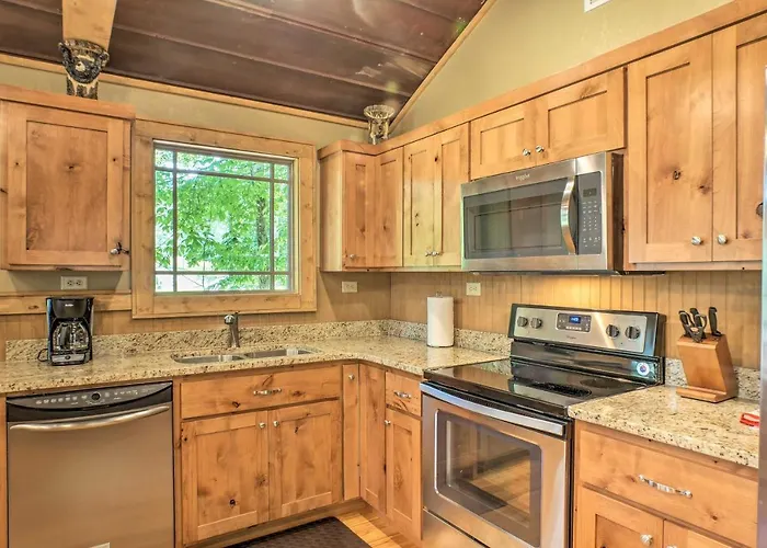 The Treehouse At Kudzu Cove Cabins Resort