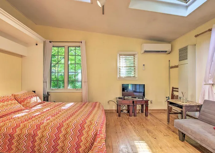 Quiet Saugatuck Studio W/ Patio - Walk To Dtwn!