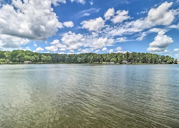 Waterfront Lake Sinclair Home W/ Boat Dock!