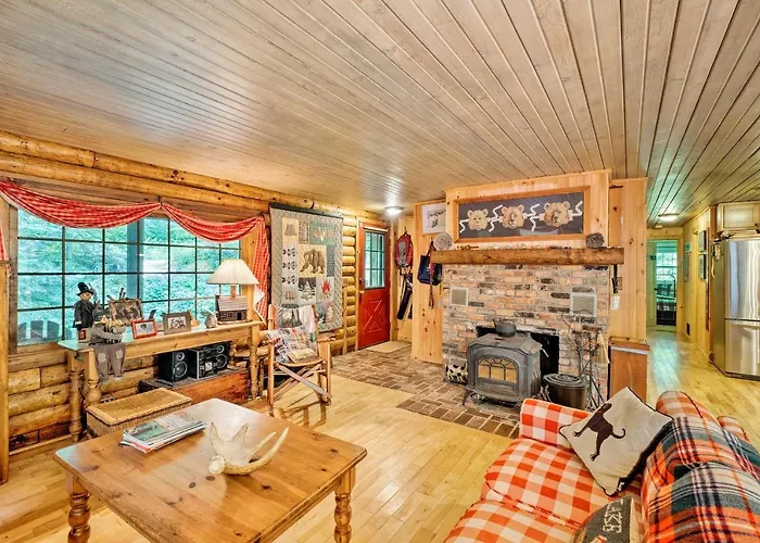 Private Wooded Cabin: 7 Mi To Mount Snow!